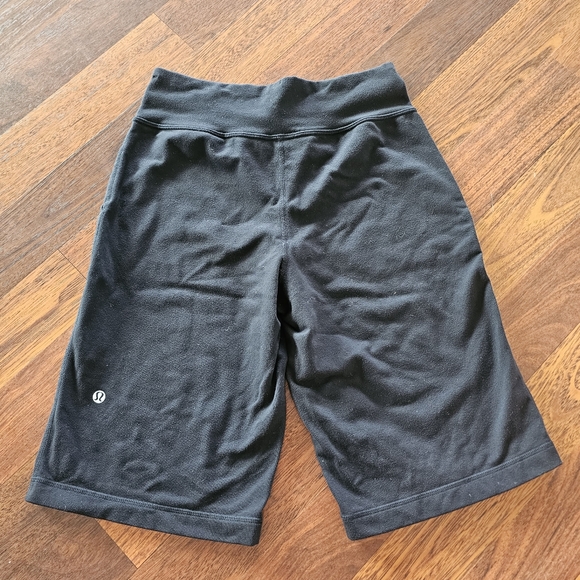 LULULEMON Black Be Still Bermuda Lounge Shorts Size 2 - Picture 2 of 7